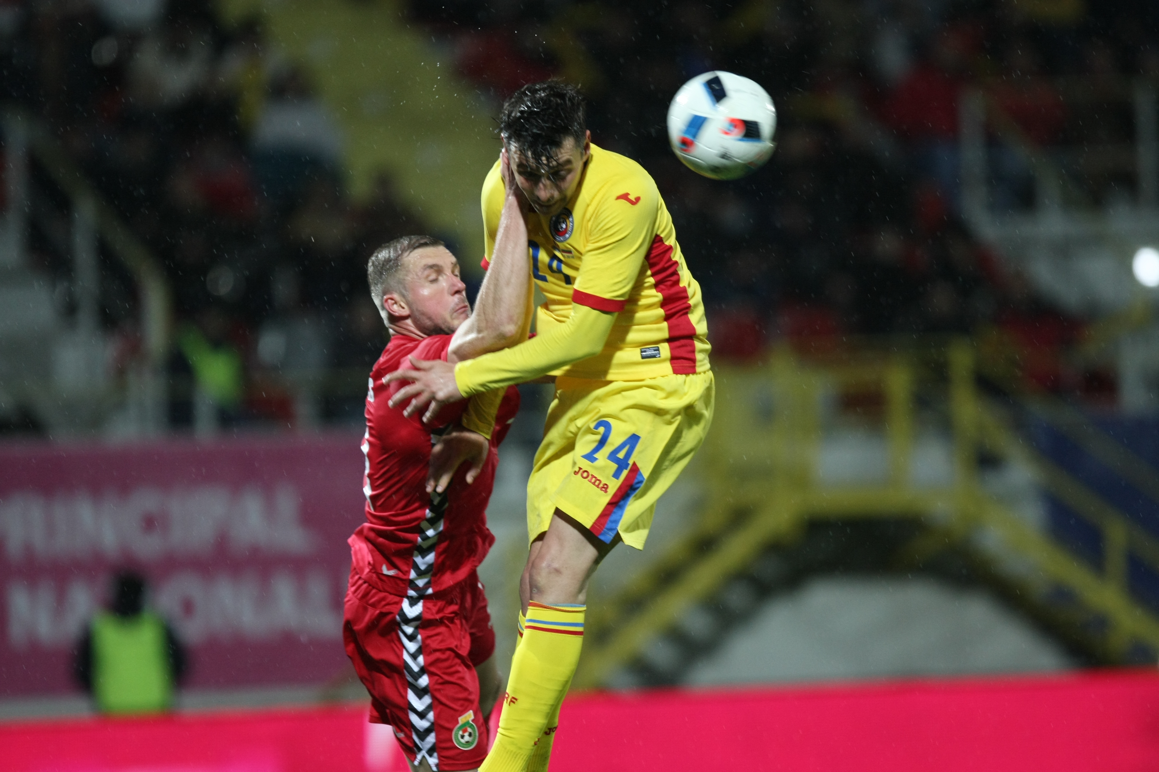 Amical, România - Lituania 1-0. Puiule, EL e Dumnezeul tău, nu icoanele! ^Debutantul Nicușor Stanciu a decis meciul / LIVEBLOG&FOTO&&VIDEO