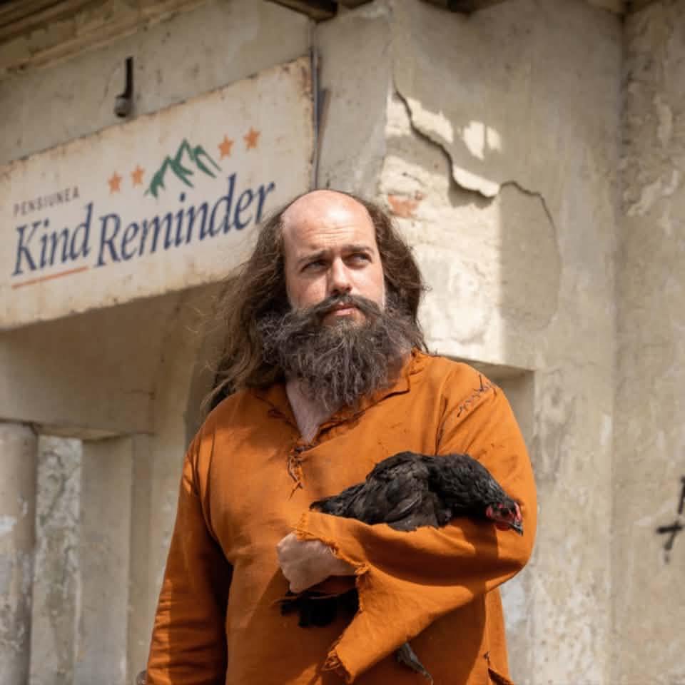 
BRomania merge la terapie după despărțirea de fosta iubită