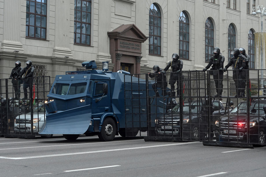 Protest uriaș la Minsk, în a patra săptămână de manifestații anti-Lukaşenko. Peste 30 de oameni au fost arestaţi