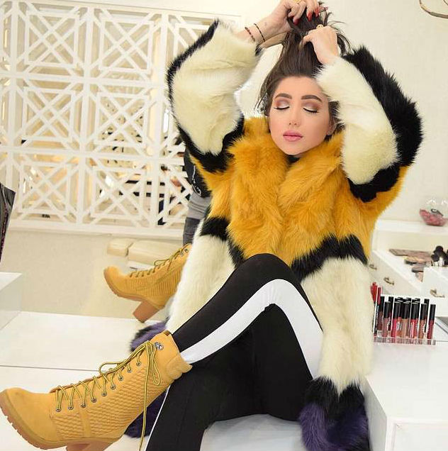 O tânără de 22 de ani, fotomodel celebru, a fost împușcată pe stradă. Trei gloanțe au ucis-o