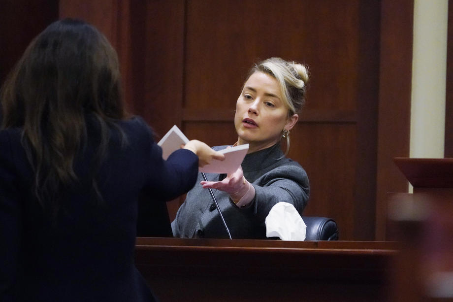 Amber Heard îl acuză pe Johnny Depp că a lovit-o în luna de miere. „Am crezut că totul se va sfârși foarte rău”