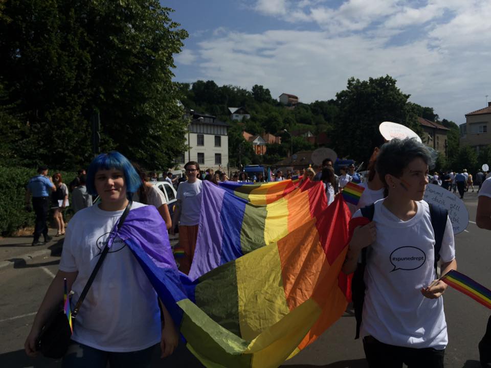 UPDATE: Reacția actriței din Cluj, după ce a fost săltată de jandarmi. „De ce sunt acuzată de violență când nu am fost violentă”