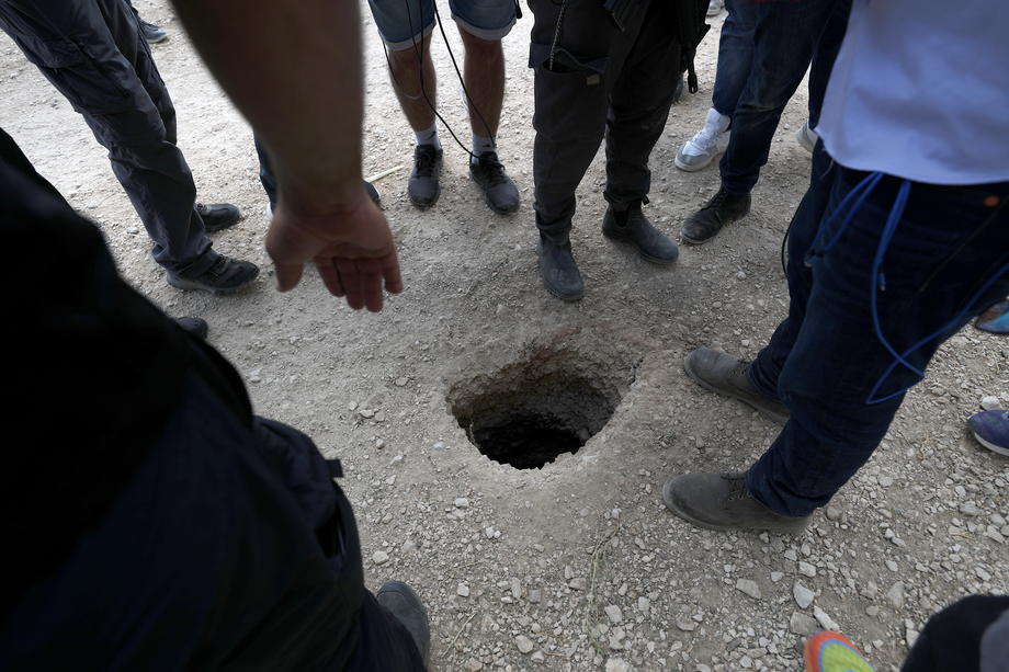 Șase teroriști palestinieni au evadat dintr-o închisoare din Israel, printr-un tunel