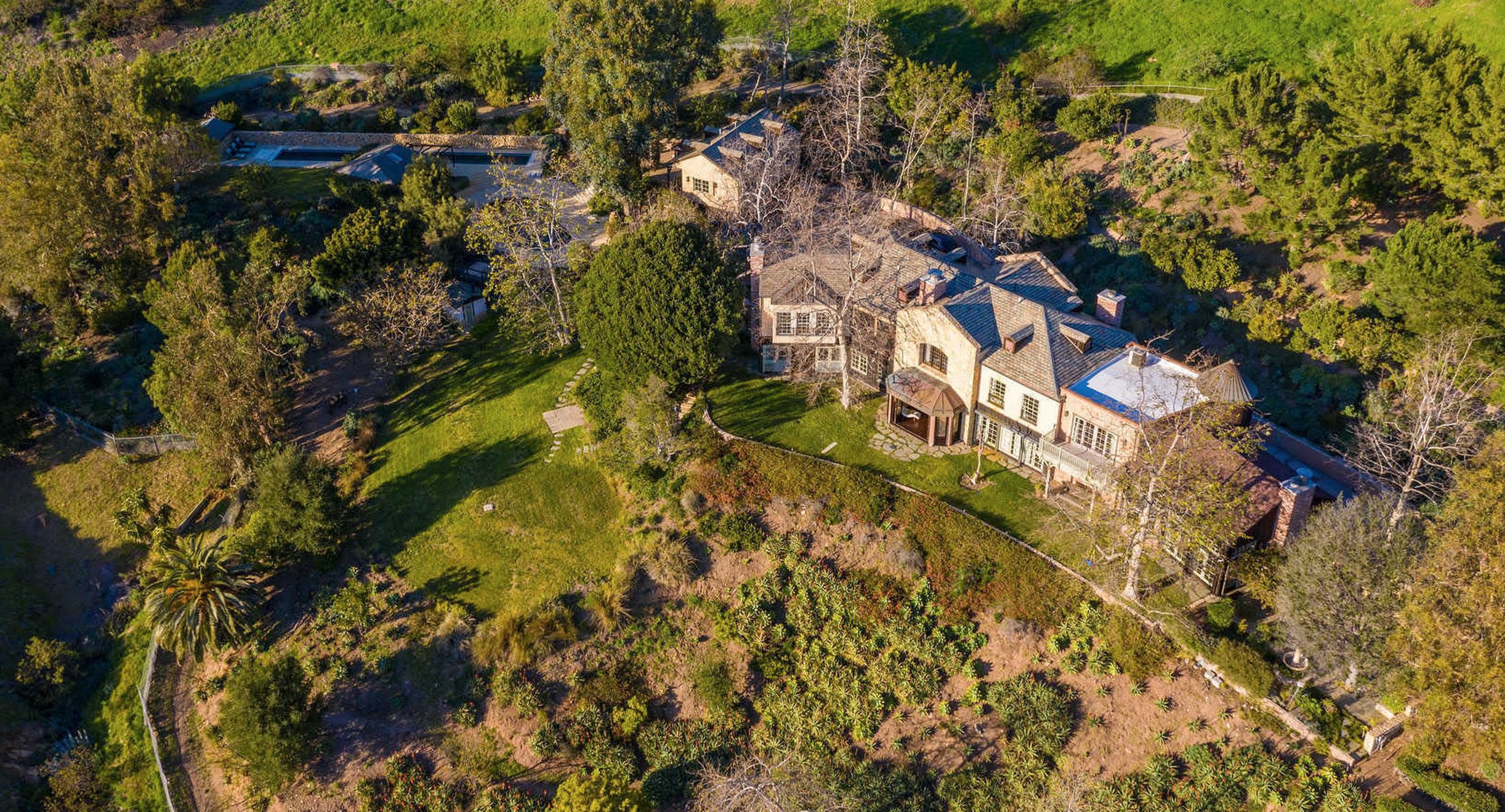 Prințul Harry și Meghan Markle au cumpărat casa lui Mel Gibson din Malibu. Cât au plătit ducii de Sussex pe vila cu vedere la ocean