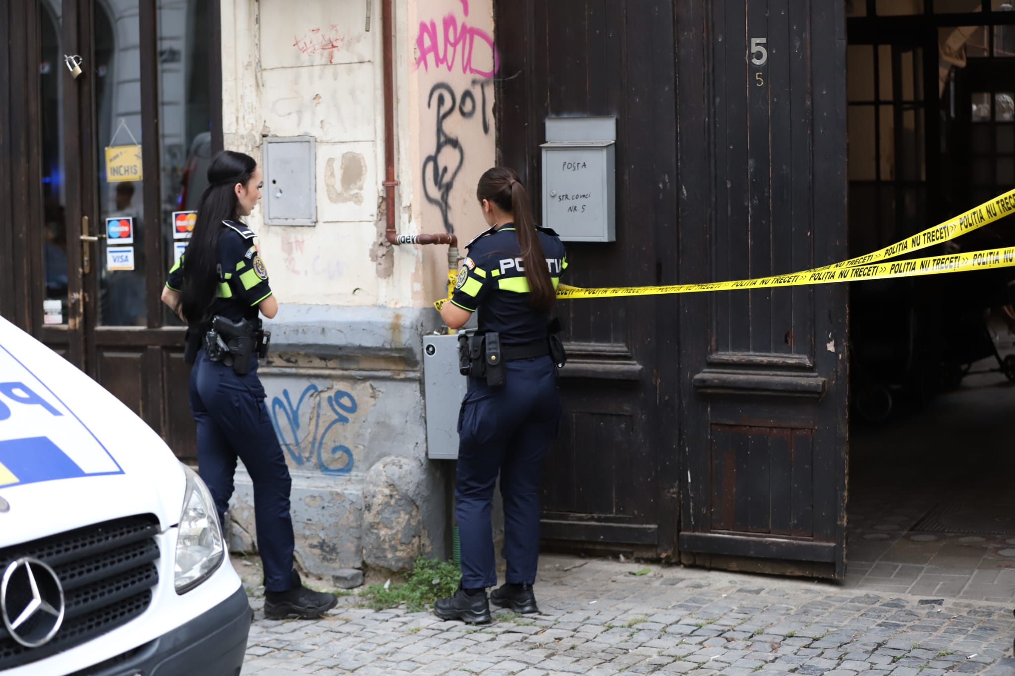 Tânăr de 28 de ani, găsit mort într-o locuință pe care a închiriat-o în Centrul Vechi, în București