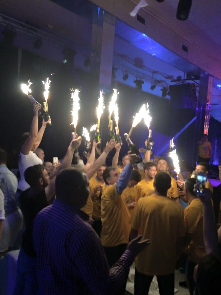 PETRECERE. Steliștii și-au făcut de cap într-un club de fițe! / GALERIE FOTO