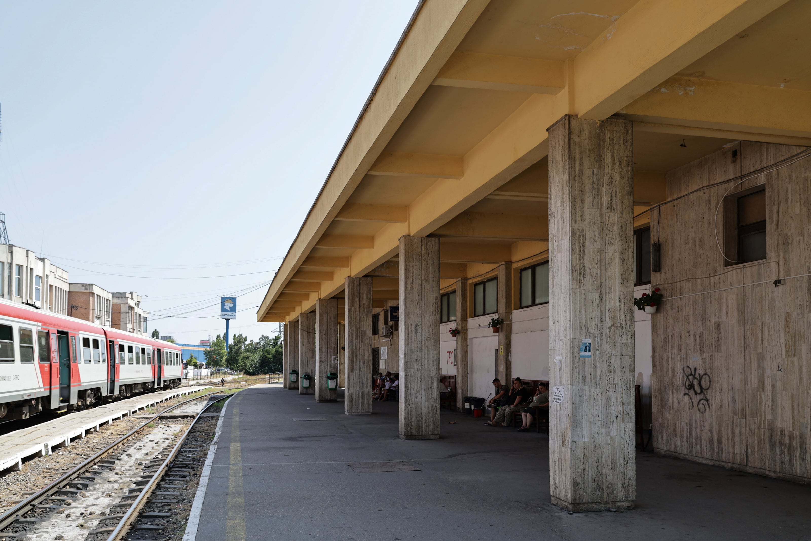 O gară și un capăt de linie într-un București uitat: între o halbă de bere și drumul spre Oltenița cu 16 opriri