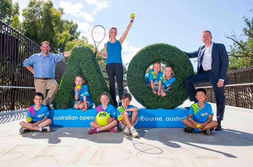 Româncele vin pe rând la Australian Open. Simona Halep a făcut primul antrenament la Melbourne, a aterizat și Sorana Cîrstea / VIDEO