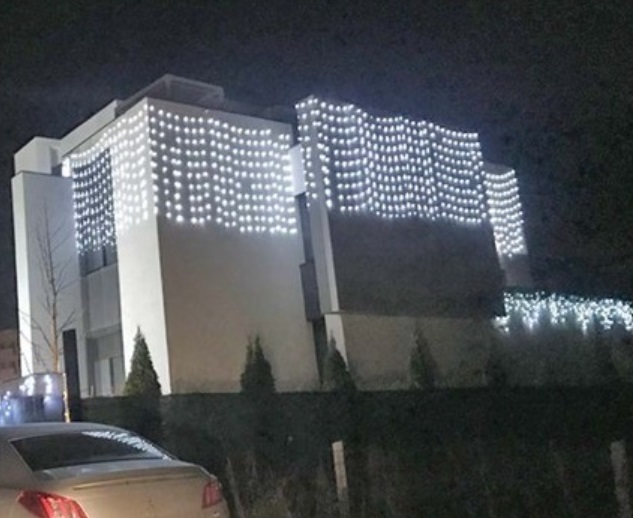 Imagini cu casa în care locuiește Liviu Vârciu cu familia lui. Vila de lux e dotată cu buncăr, dar și cu o sală de cinema cu 8 locuri