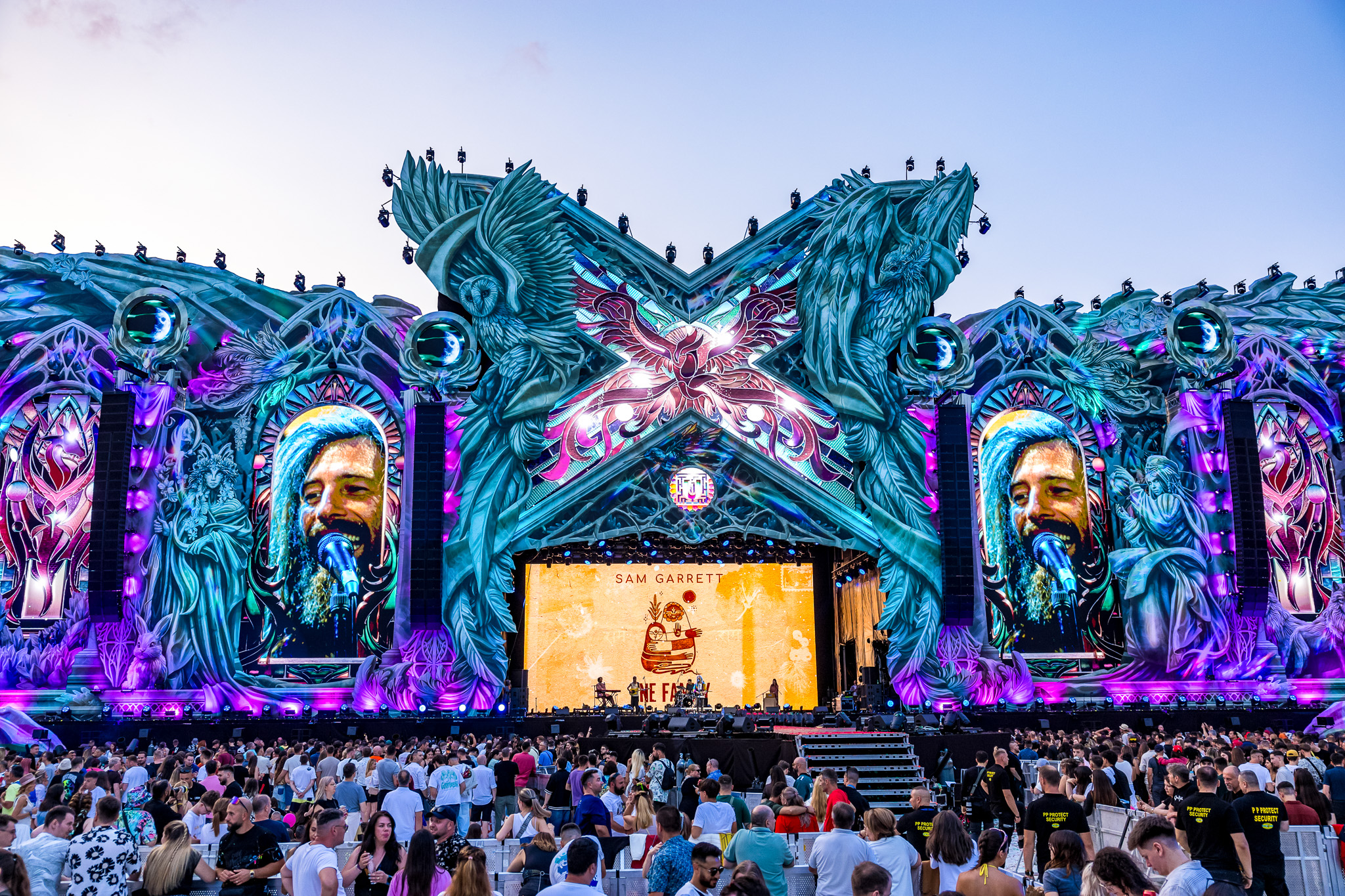 Schimbare de ultim moment la UNTOLD 2025. Paraziții și Vama și-au anulat concertele