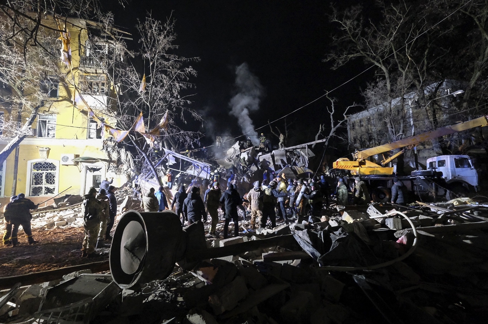 Cel puțin doi morți și 21 de răniți, după ce o rachetă rusească a lovit o clădire rezidențială din Kramatorsk. Alte 7 blocuri au fost avariate