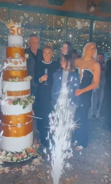 Anamaria Prodan, petrecere de lux la împlinirea a 50 de ani. A sărbătorit alături de Codrin Ștefănescu, pe muzica lui Jean de la Craiova