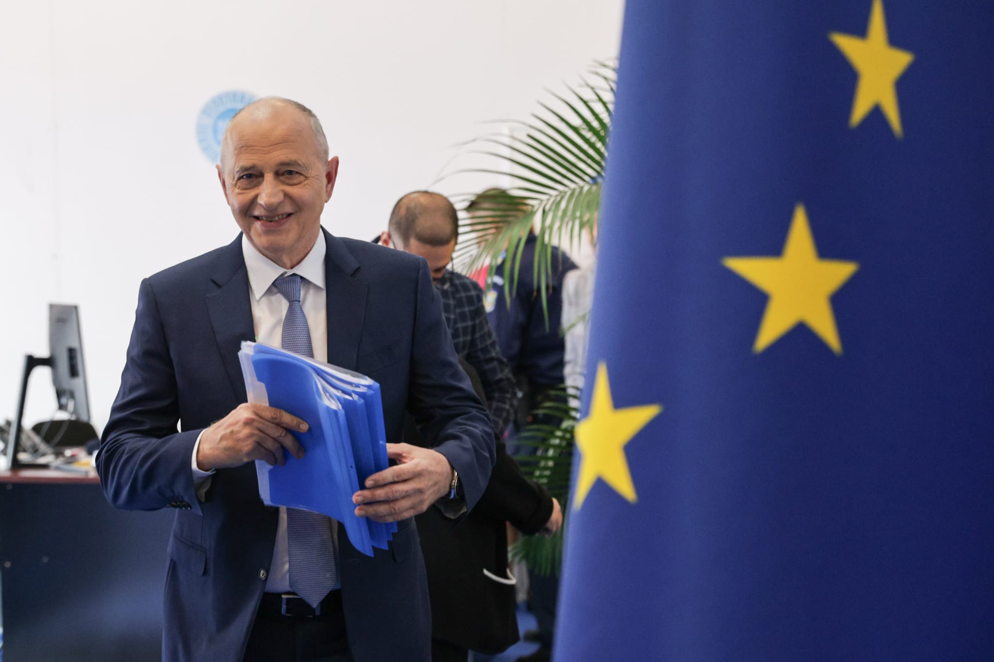 Mircea Geoană și-a depus candidatura la prezidențiale: „Nu vreau să mă plimb sau să dorm”. A promis că va face publice cheltuielile Administrației Prezidențiale