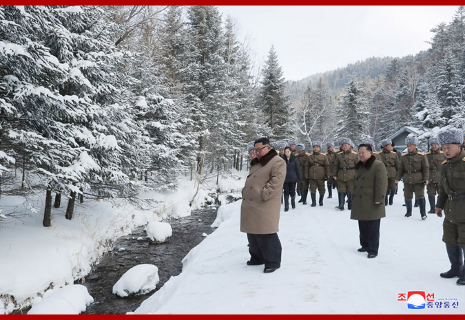 Kim Jong Un, călare pe un cal alb, pe muntele sacru al Coreei de Nord. Imaginile misterioase care prevestesc un anunț major