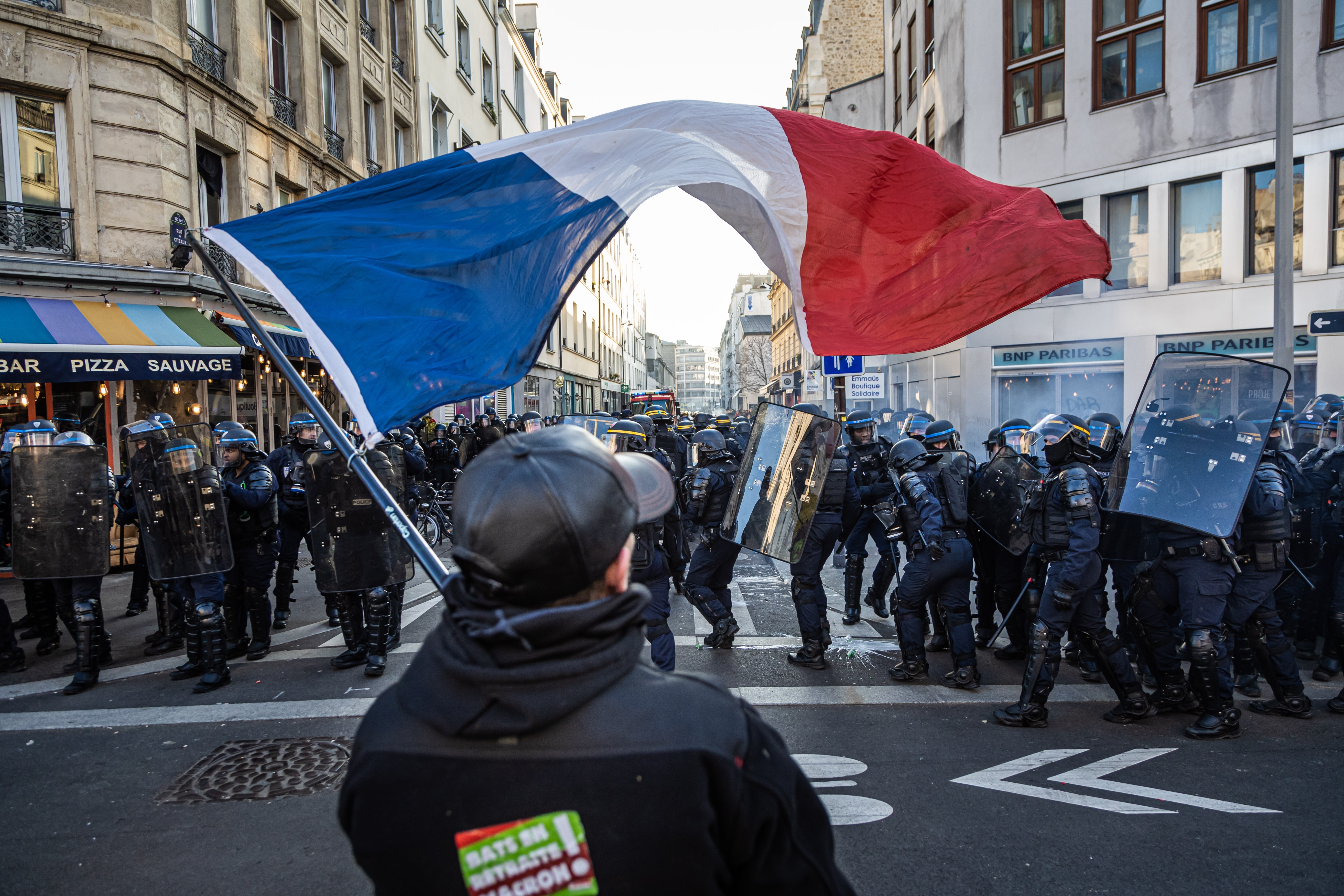 „Macron, suntem aici!”. Noi proteste la Paris, împotriva creșterii vârstei de pensionare