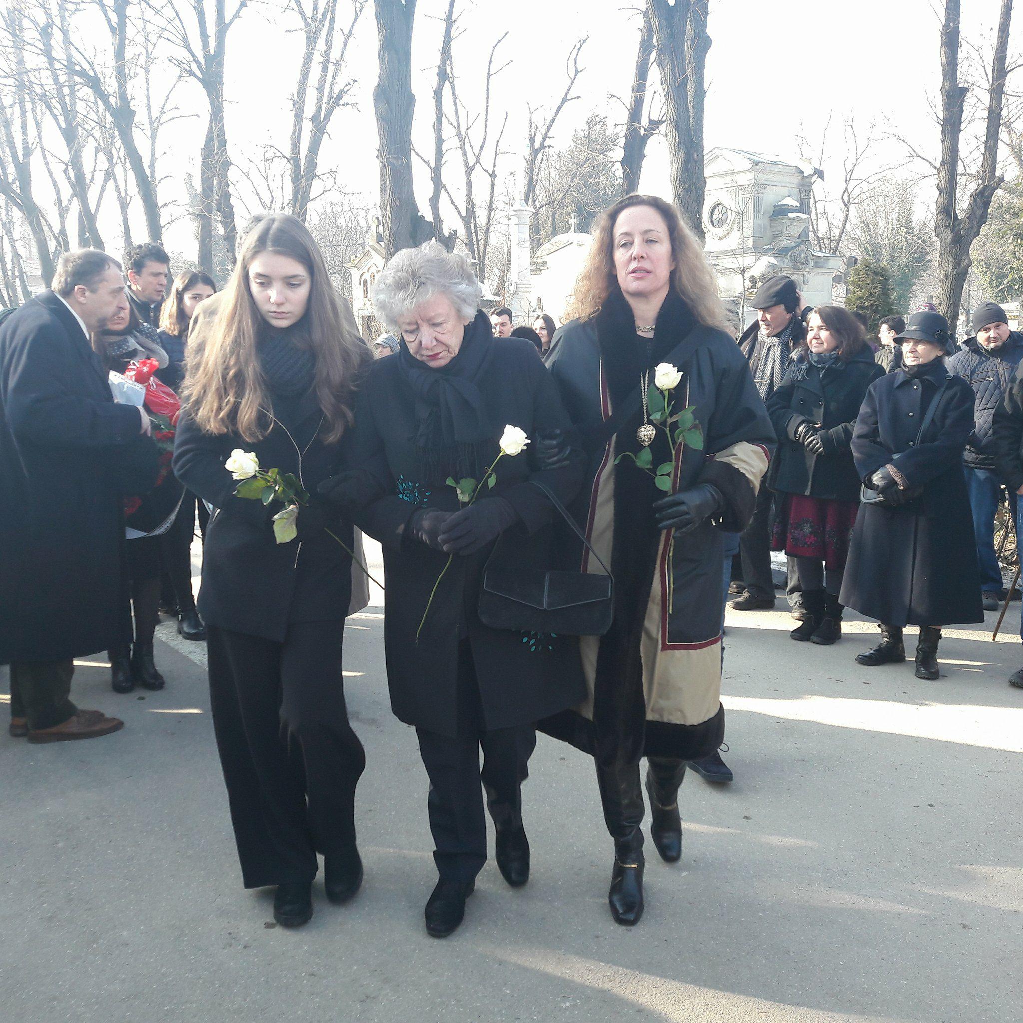 Neagu Djuvara, condus pe ultimul drum. Reputatul istoric a fost înmormântat cu onoruri militare / FOTO