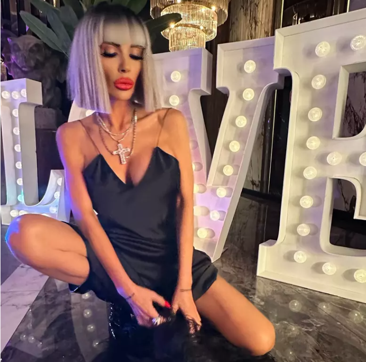 Imaginile cu Raluca Bădulescu au strâns peste 9.000 de aprecieri. Vedeta s-a pozat cu bustul la vedere. Cum arată la 49 de ani