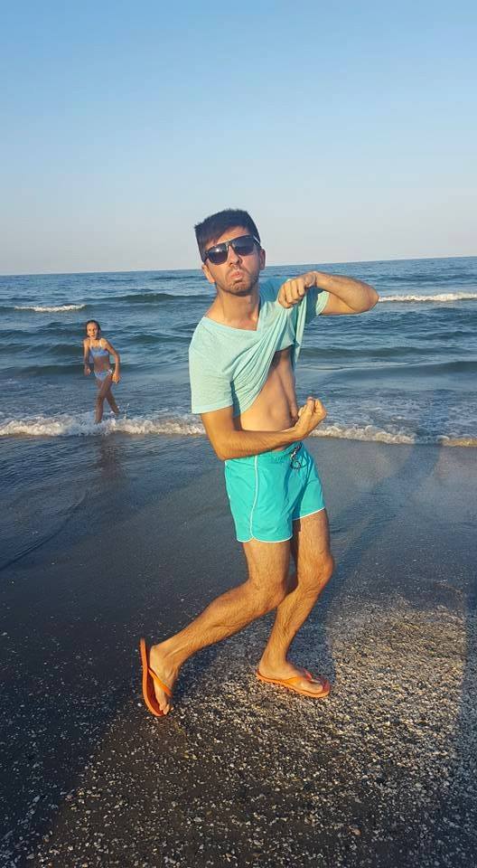 Mircea Bravo lansează filmul „Moartea în vacanță”. Comedia a fost filmată în Grecia. „În 2020 ne-a apărut ideea”