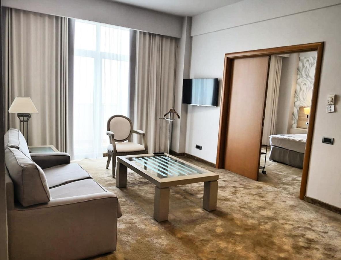 Cât costă să petreci Crăciunul și Revelionul la hotelul lui Gheorghe Hagi din Mamaia. A făcut pachete speciale pentru sărbătorile de iarnă