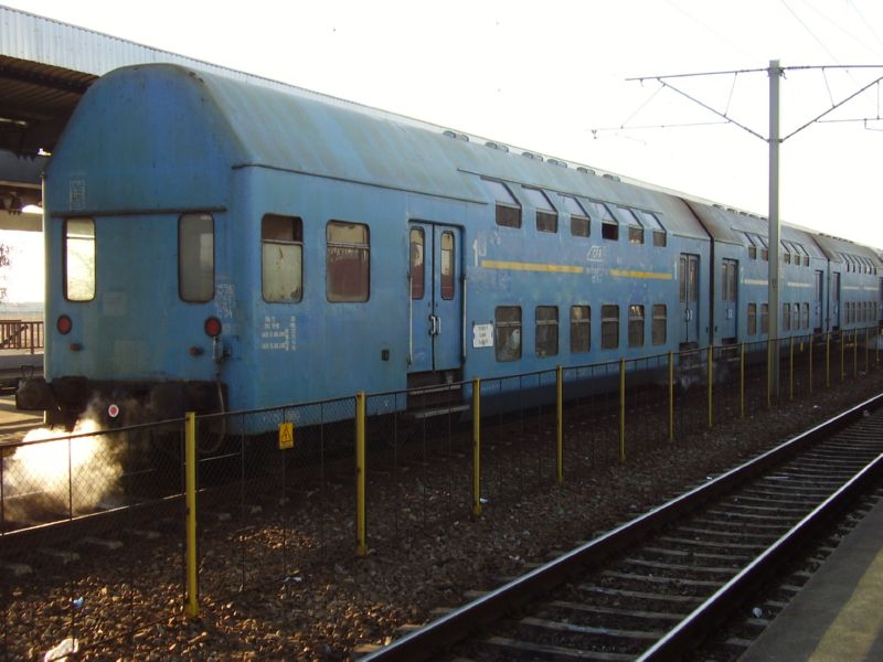 REPORTAJ/"Cugireana”, cândva cel mai lung tren din Europa, ducea zilnic 10.000 de navetişti. Acum este scos din circulaţie