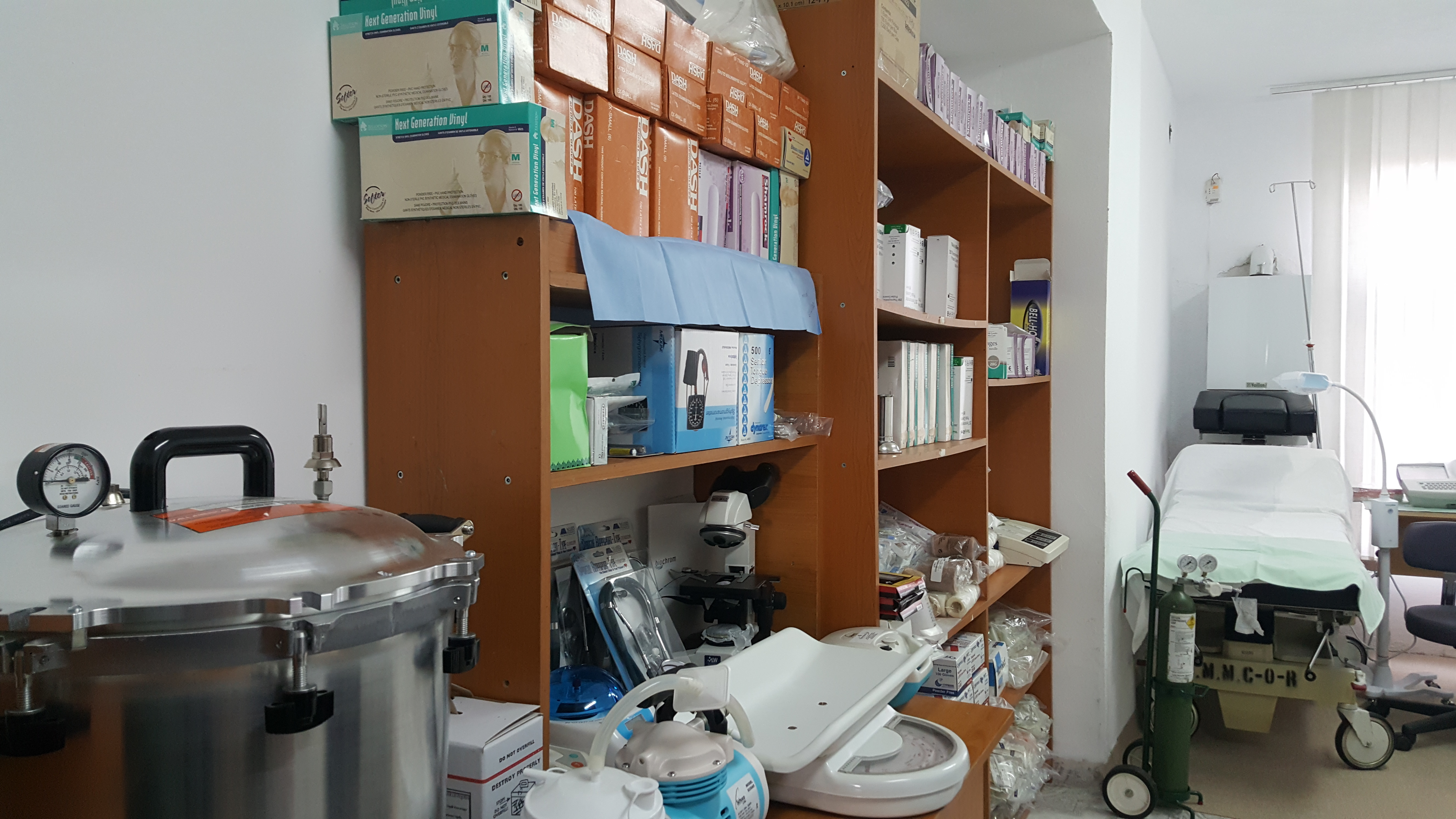 Prima clinică destinată special romilor a fost deschisă într-o biserică din Sibiu GALERIE FOTO