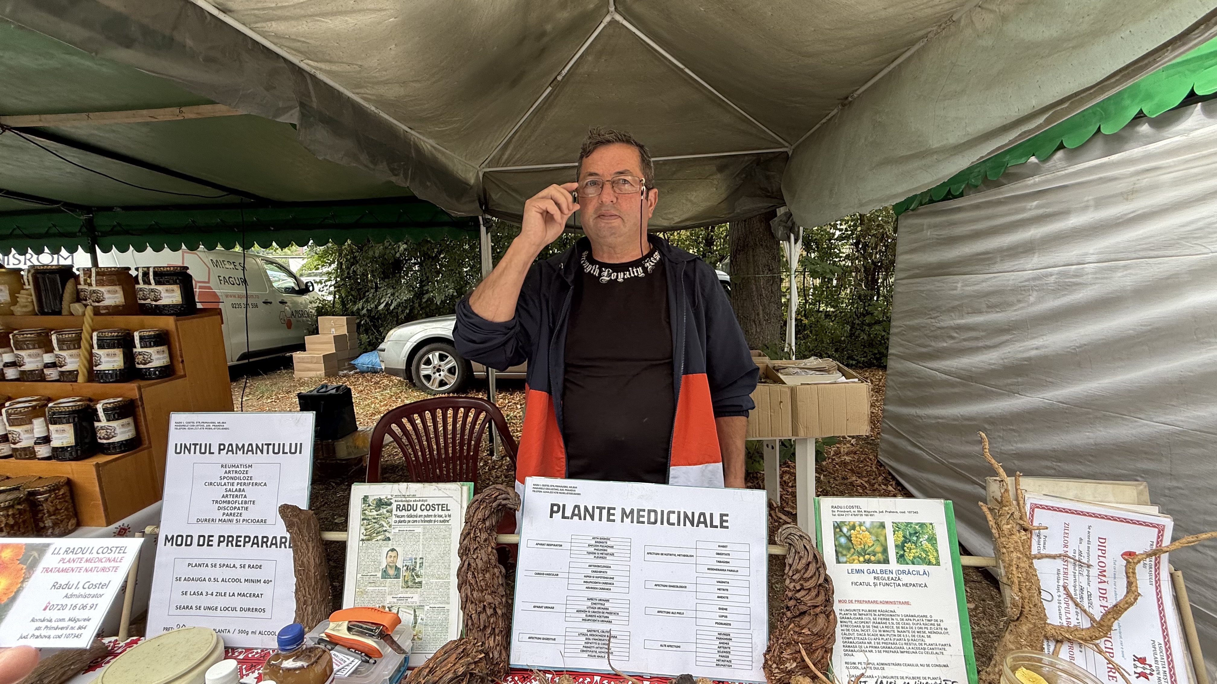 „O să ardă, dar nu vă speriați”. Printre rădăcini și plante medicinale, un prahovean duce mai departe secretele naturii, vindecând suferințe cu leacuri miraculoase