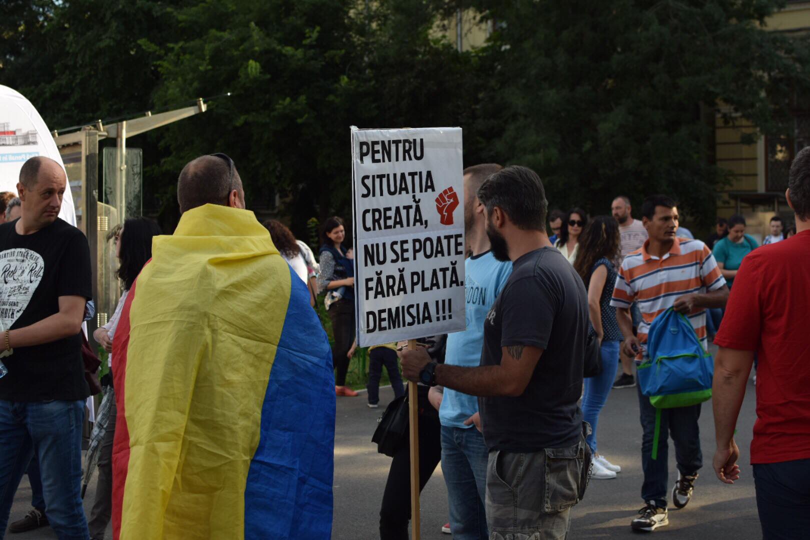 UPDATE: Protest în Piața Victoriei din București și în țară. Peste 10.000 de oameni s-au adunat în fața Guvernului
