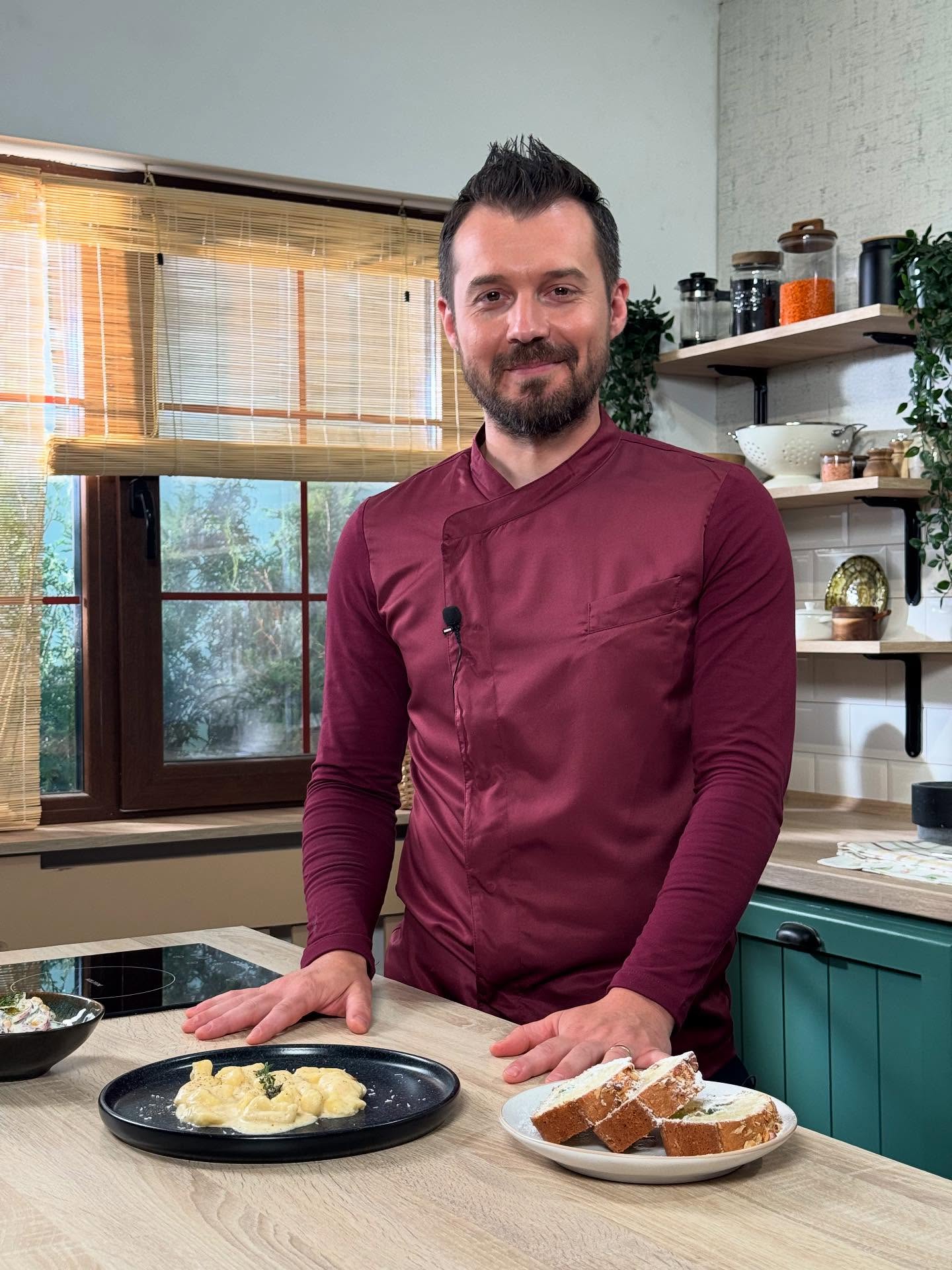 Cum se prepară porumbul copt cu două sosuri, după rețeta lui chef Horia Manea. Ai nevoie de doar câteva ingrediente