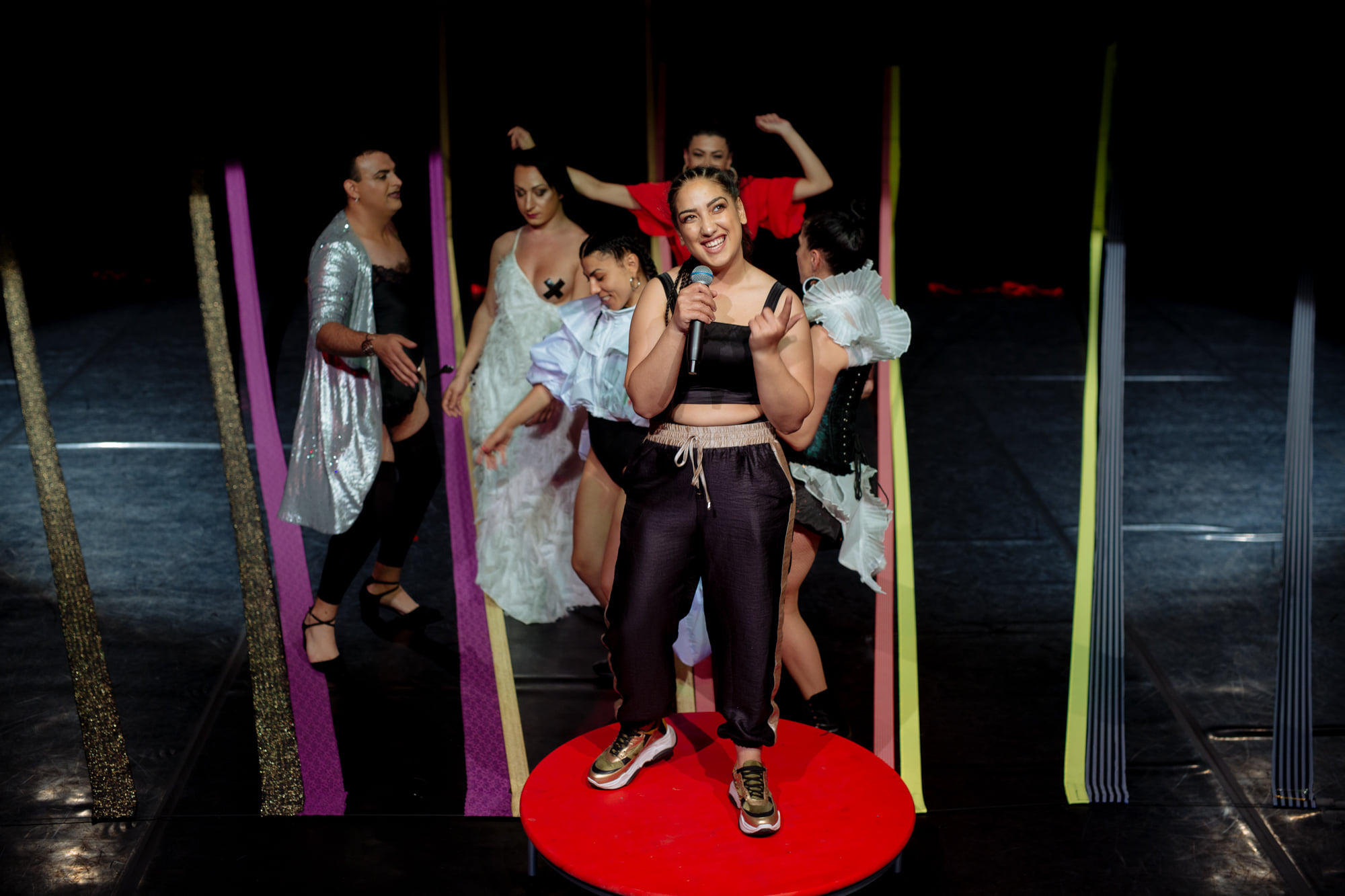 “Sunt romă, dar obișnuiam să fiu rasistă”. Povestea unei tinere actrițe din Ferentari căreia teatrul i-a schimbat viața