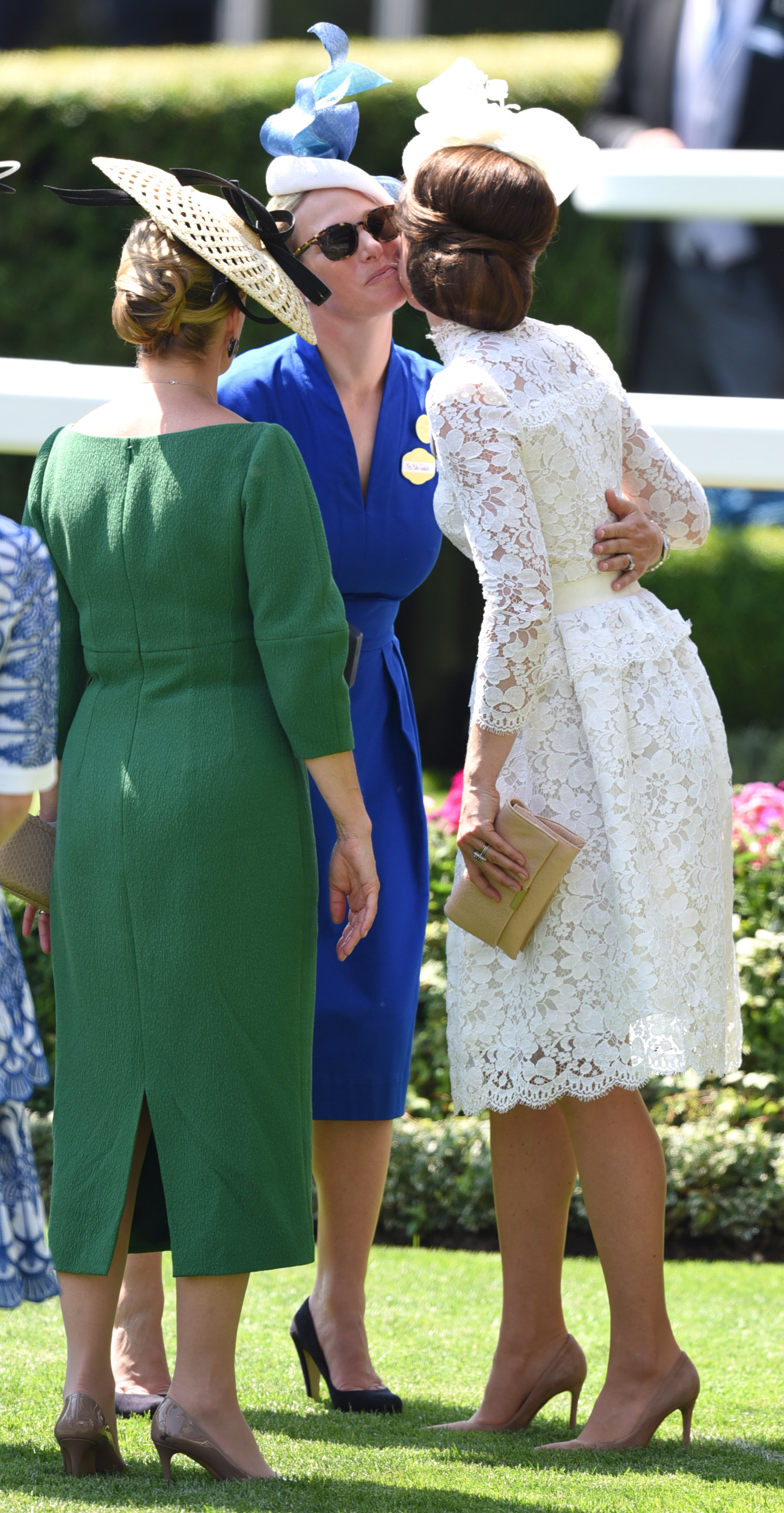 FOTO | Zara Tindall, nepoata reginei Elisabeta a II-a, a născut o fetiță