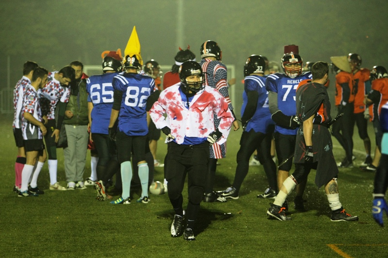 FOTO / Meci de groază la ”Arcul de Triumf”! Arlechinii şi Rebelii au jucat rugby-fotbal american