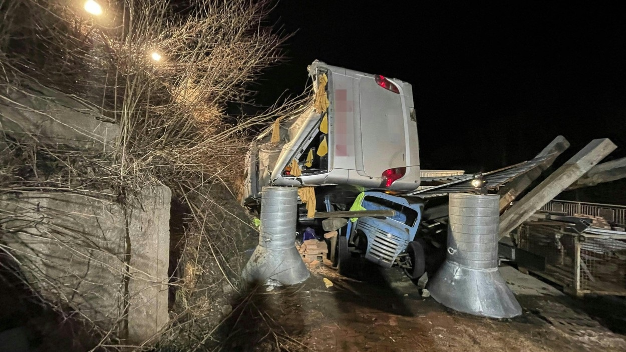Mirele a murit chiar înainte de nuntă, în timp ce se ducea la petrecerea burlacilor, cu autocarul, într-o stațiune de schi din Austria