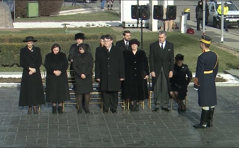 Principele Nicolae, cu lacrimi în ochi la căpătâiul Regelui Mihai. Profund marcat pe aeroport | FOTO & VIDEO
