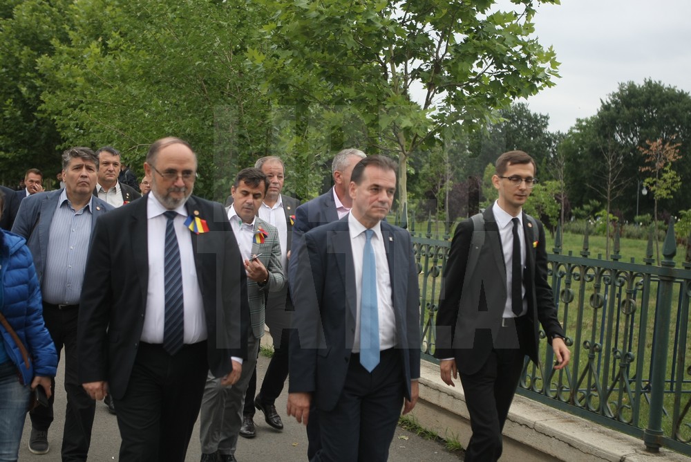FOTO | Ludovic Orban, după moțiunea de cenzură: ”Sfârșitul lui Dragnea este aproape!”