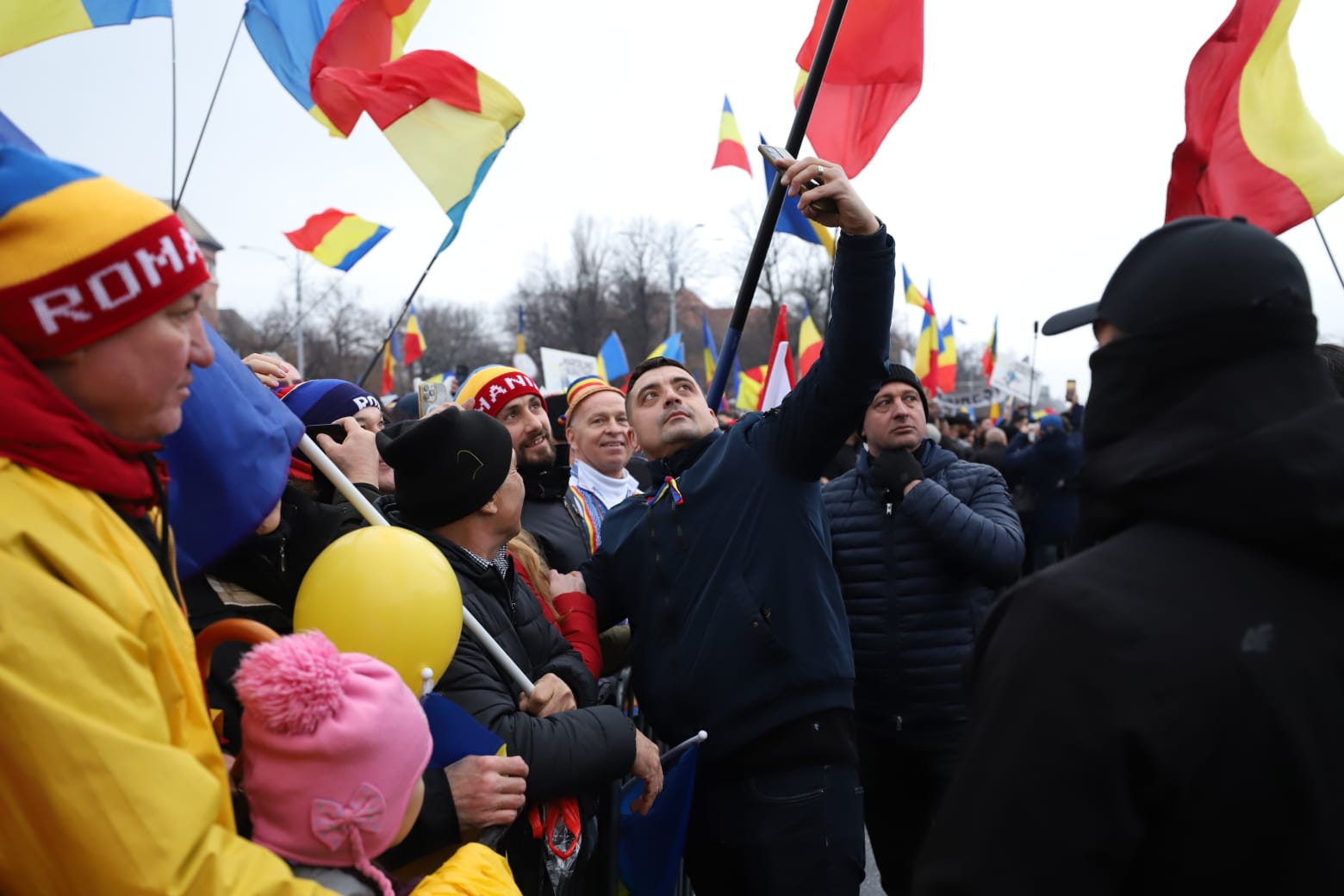 Străzi închise de poliție în ultima clipă în București, în timpul mitingului anunțat de AUR pe 1 martie