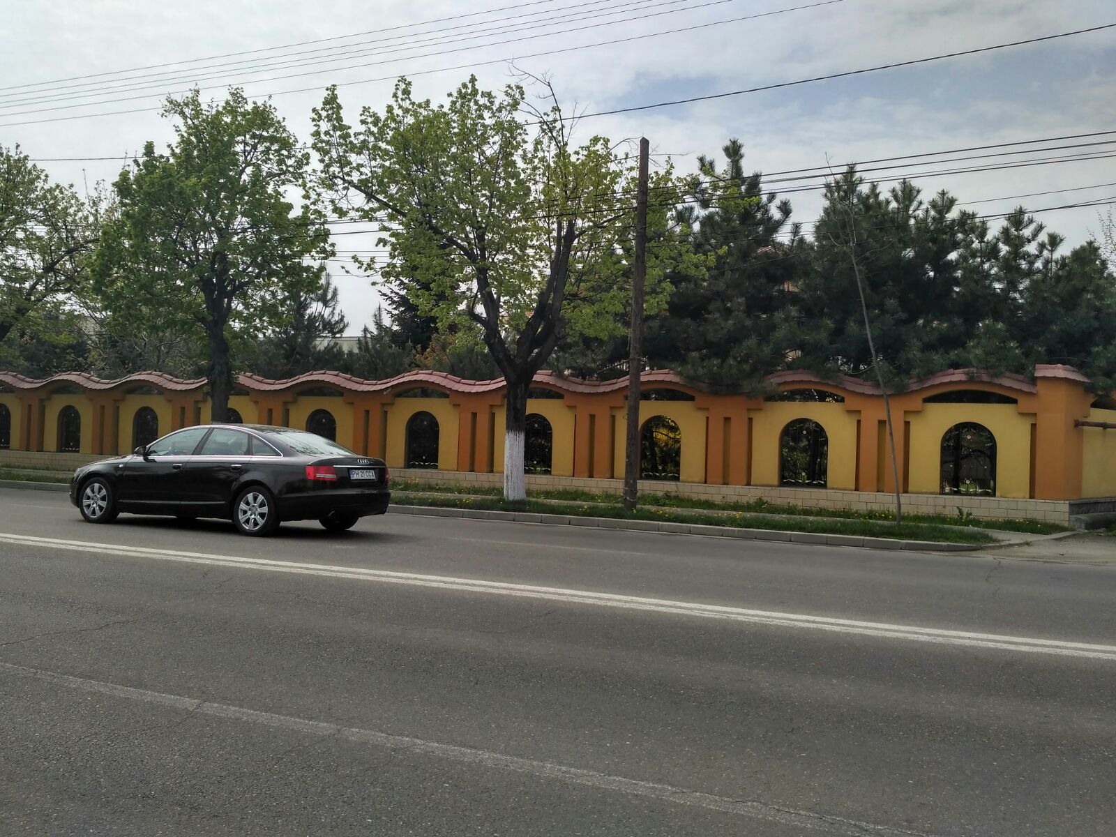 REPORTAJ: Ploiești, un oraș, două lumi total diferite: Viața în lux și viața printre gunoaie în urbea lui Caragiale/ VIDEO&FOTO
