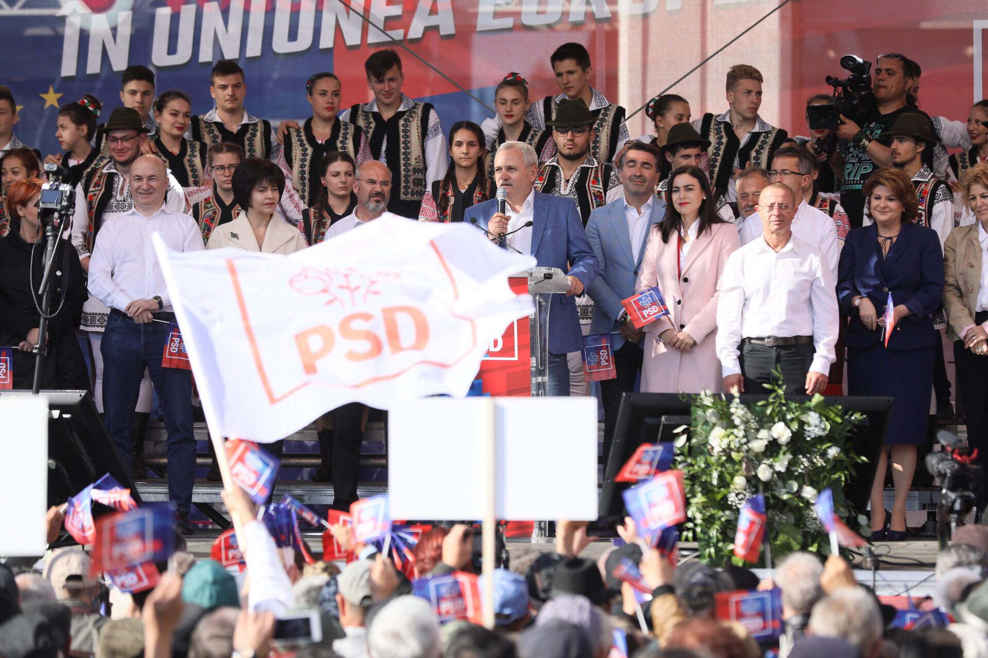 GALERIE FOTO | Mitingul de la Iași în imagini. Cum s-au comportat, joi, cele două tabere pro și anti PSD