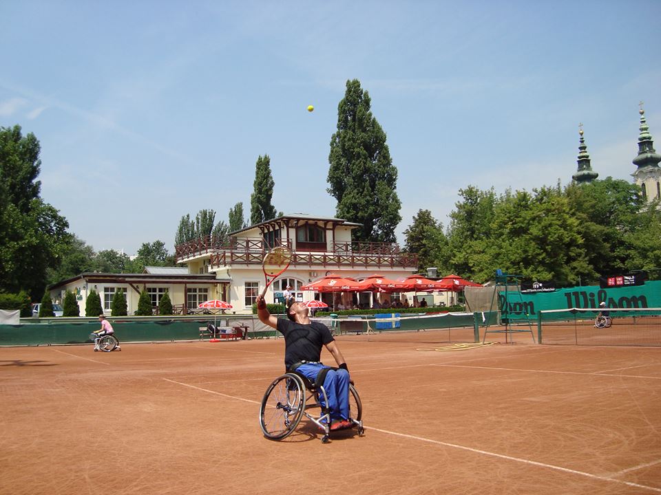 Ciprian Anton, campionul naţional la tenis în scaun rulant, nu se satură de acest sport: ”Orice durere dispare”