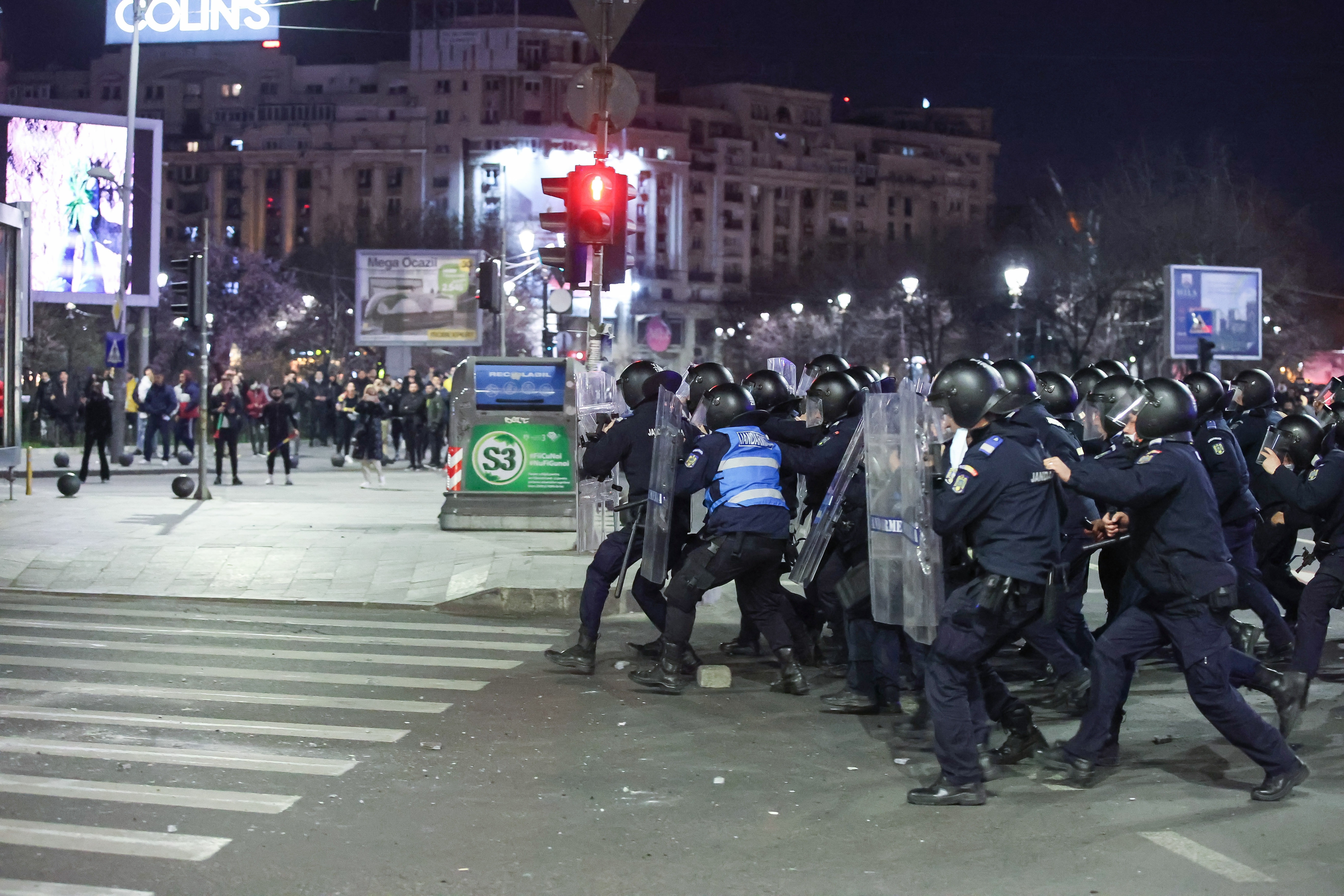 Bilanțul protestelor violente anti-restricții din București: 188 de oameni audiați. Au fost date amenzi de peste 200 de mii de lei
