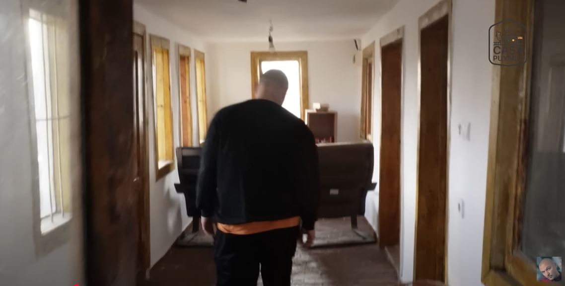 Imagini cu casa de la țară a lui Puya, după ce a renovat-o complet: „Se pot construi case și din resturi găsite”