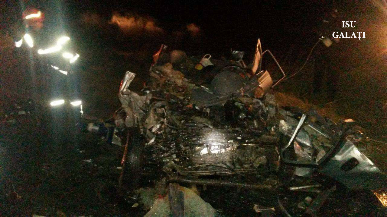 Trei morți și 11 răniți în urma unui accident cu patru mașini implicate / GALERIE FOTO