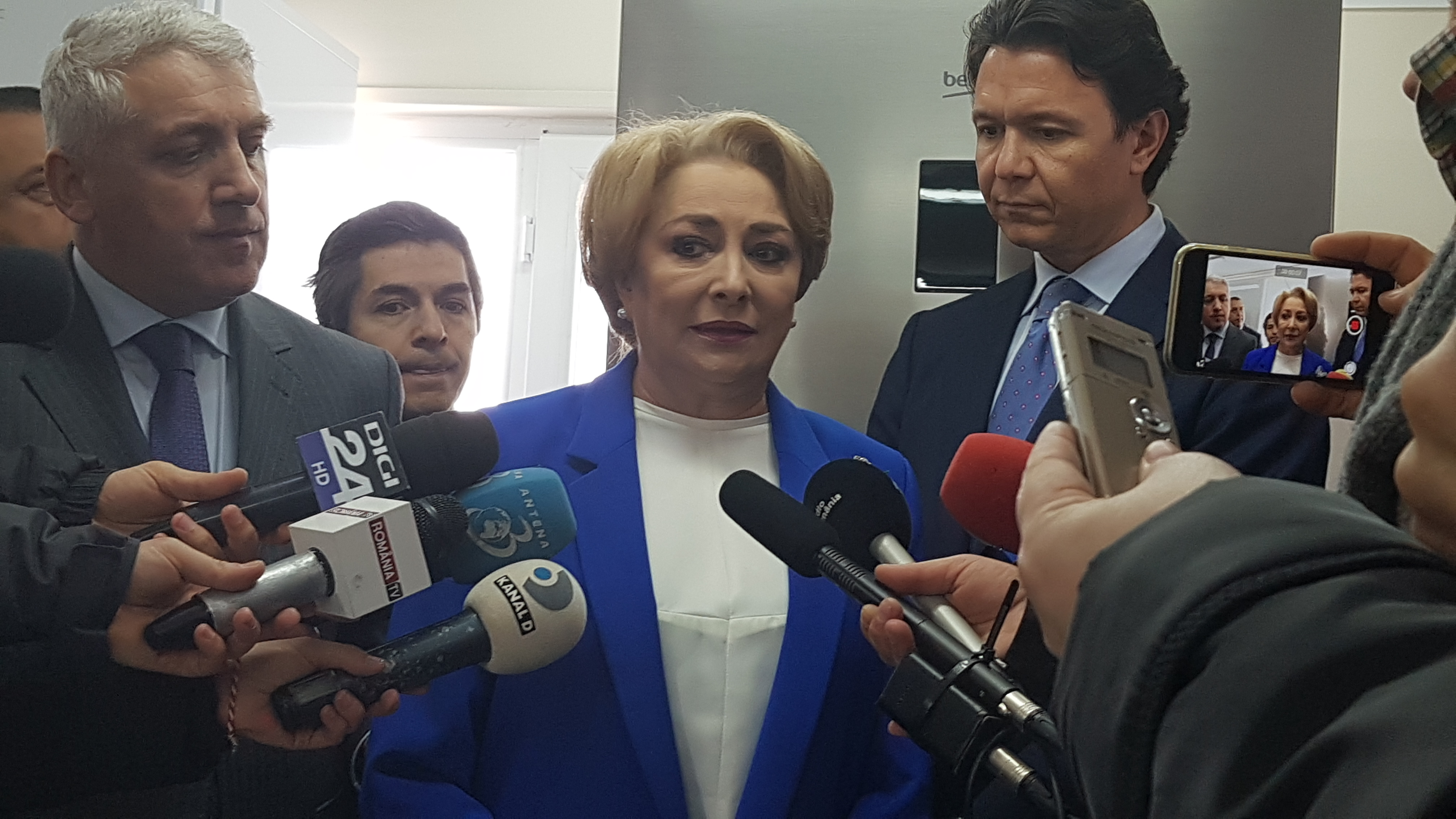 UPDATE. Premierul Viorica Dăncilă, vizită oficială în Dâmbovița; Autoritățile locale s-au plâns de starea infrastructurii și au cerut mall și stadion în Tâtrgoviște (FOTO)