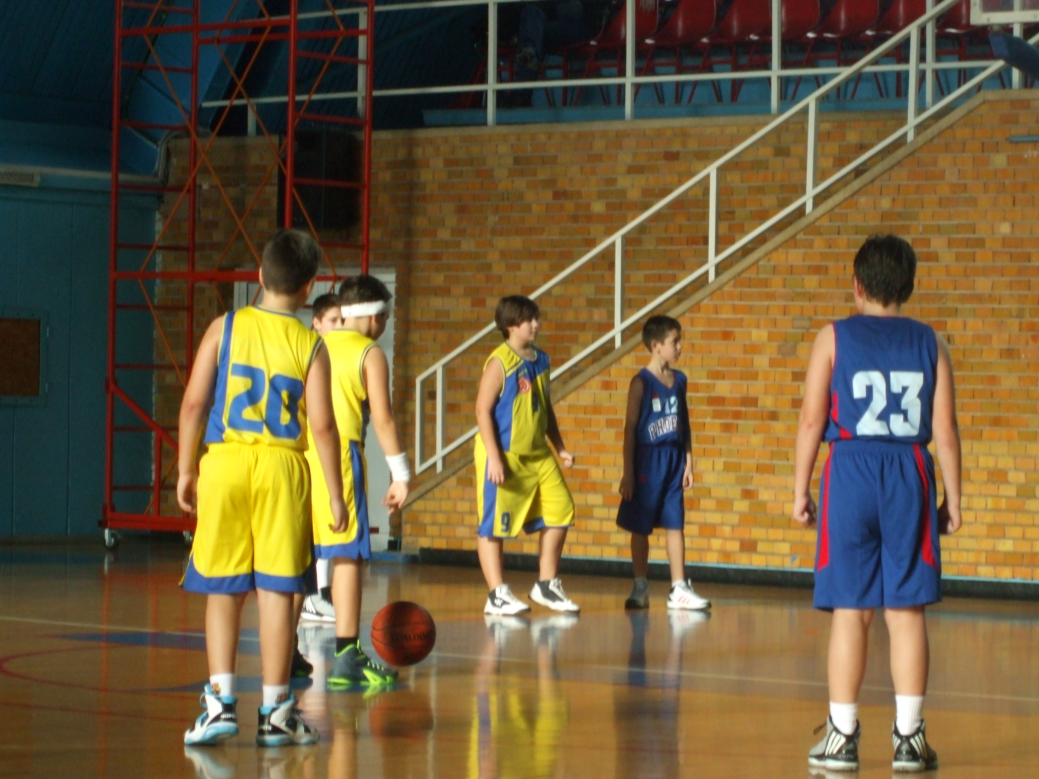 Fosta legendă a Stelei, Virgiliu Căpuşan, creează viitorii campioni ai baschetului. Taxa e de 150 de lei pe lună. REZULTATELE TURNEULUI U13