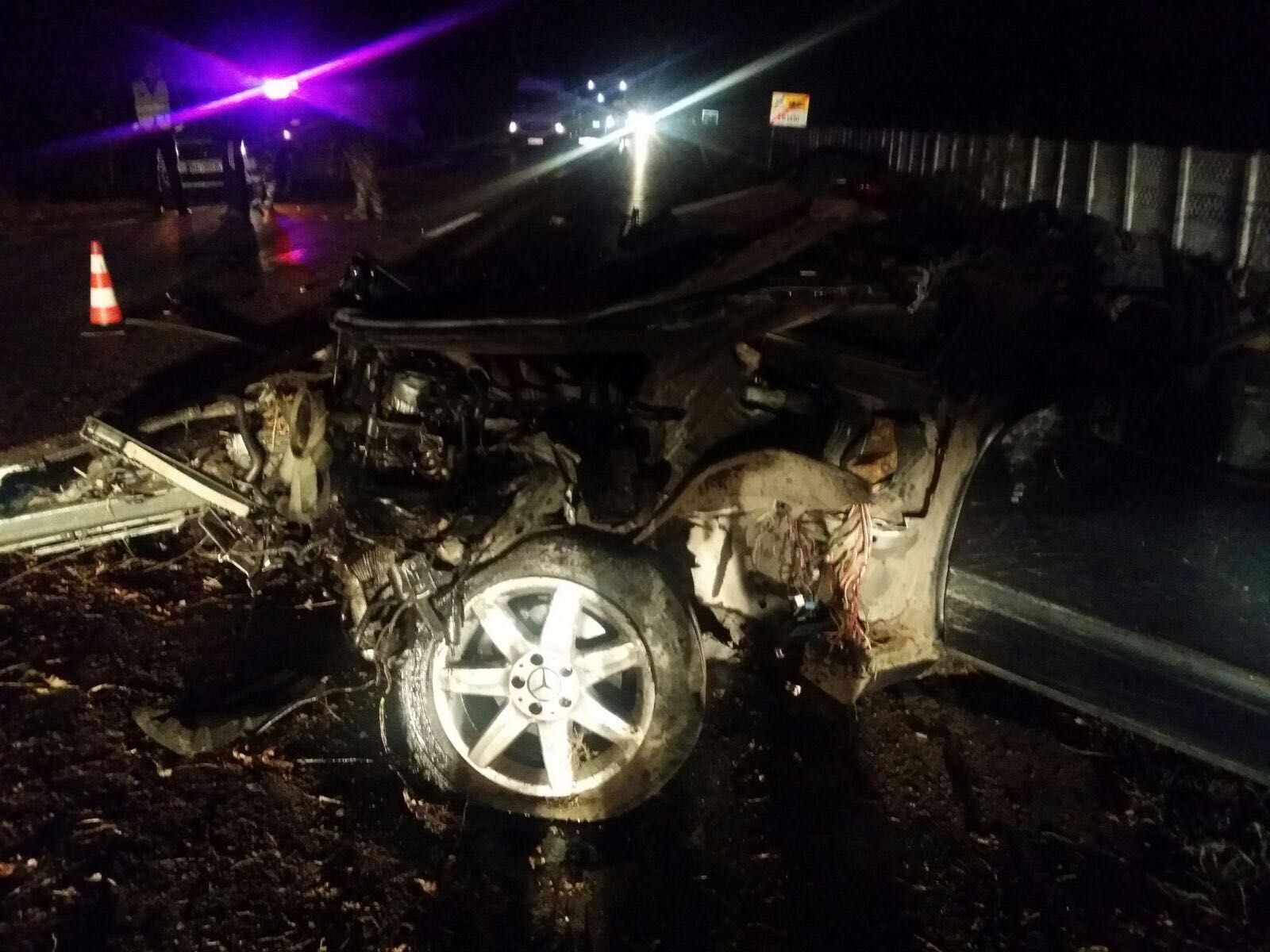 FOTO/ Accident grav în Timiș. Un tânăr de 19 ani a murit, iar alți doi au fost răniți