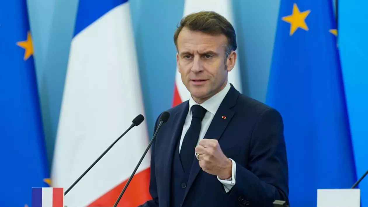 Cu ce parfum se dă Emmanuel Macron. Angajații îl simt înainte să apară la Palatul Élysée