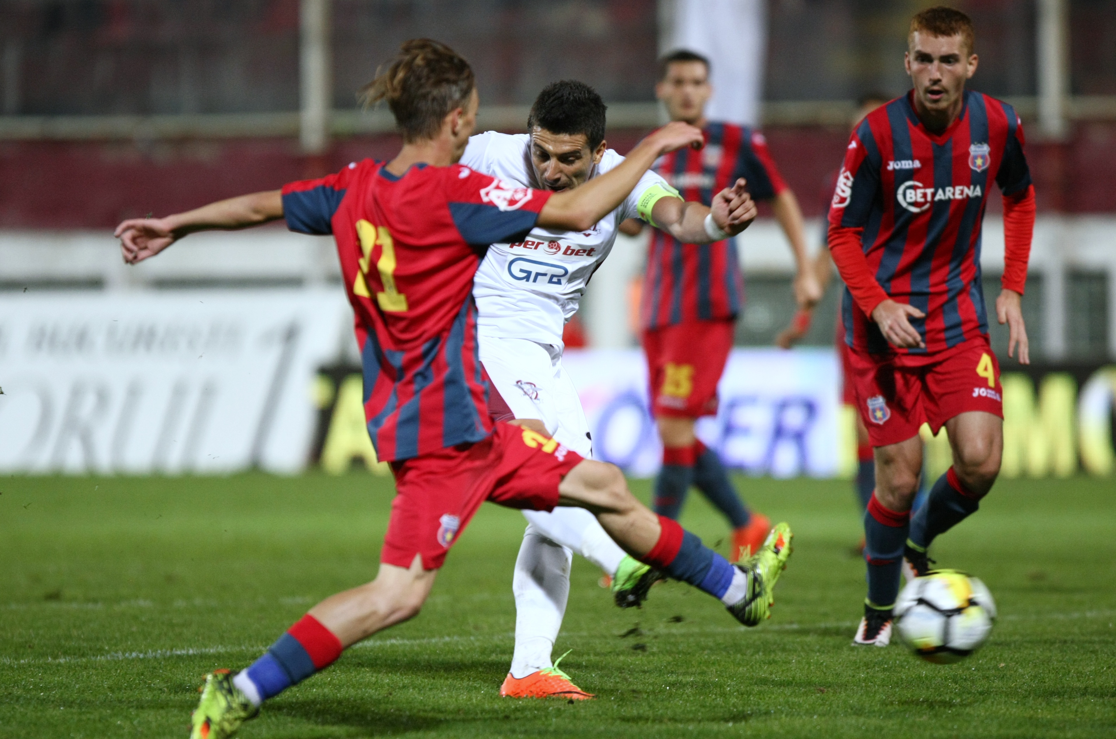 Academia Rapid - CSA Steaua 1-1, în Liga a 4-a. A fost spectacol total în tribune | GALERIE FOTO