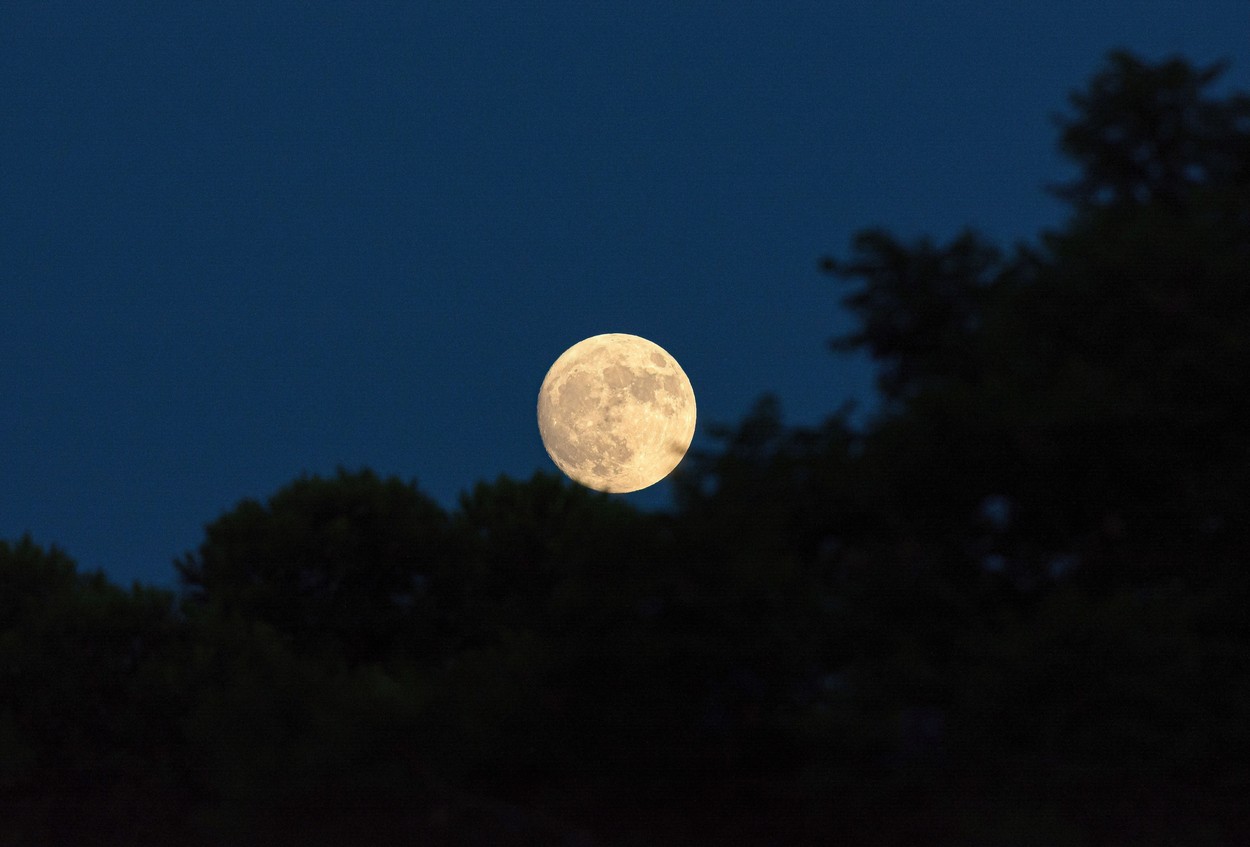SuperLuna, văzută din marile orașe ale lumii. Imagini spectaculoase cu fenomenul astronomic