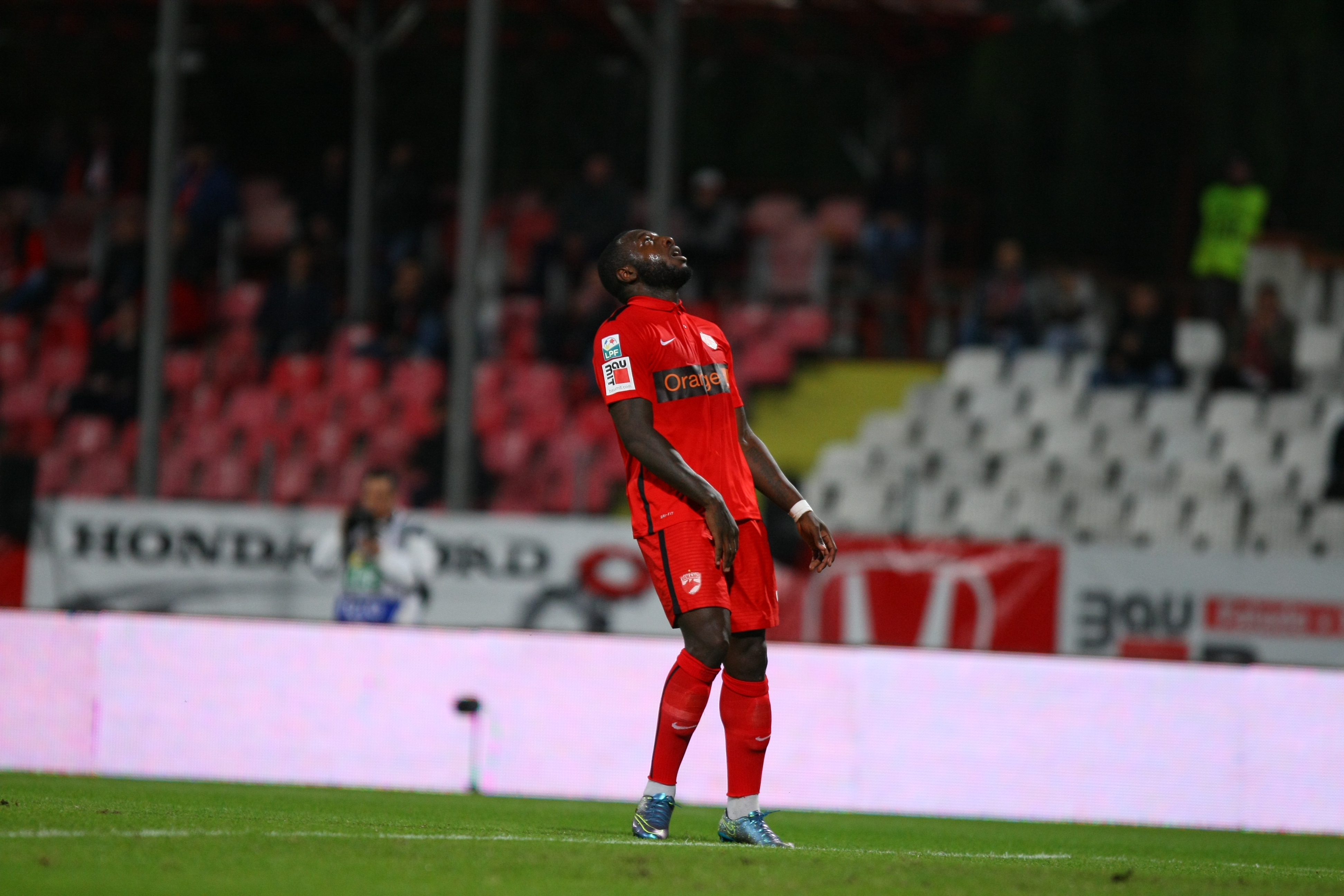 LIGA I LA FOTBAL, etapa a 14-a / Scandal după meciul Dinamo - ASA Tîrgu Mureș 2-1. ^Ardelenii protestează oficial printr-un comunicat în care reclamă un ”fault evident și lipsă de fair-play”! GALERIE FOTO