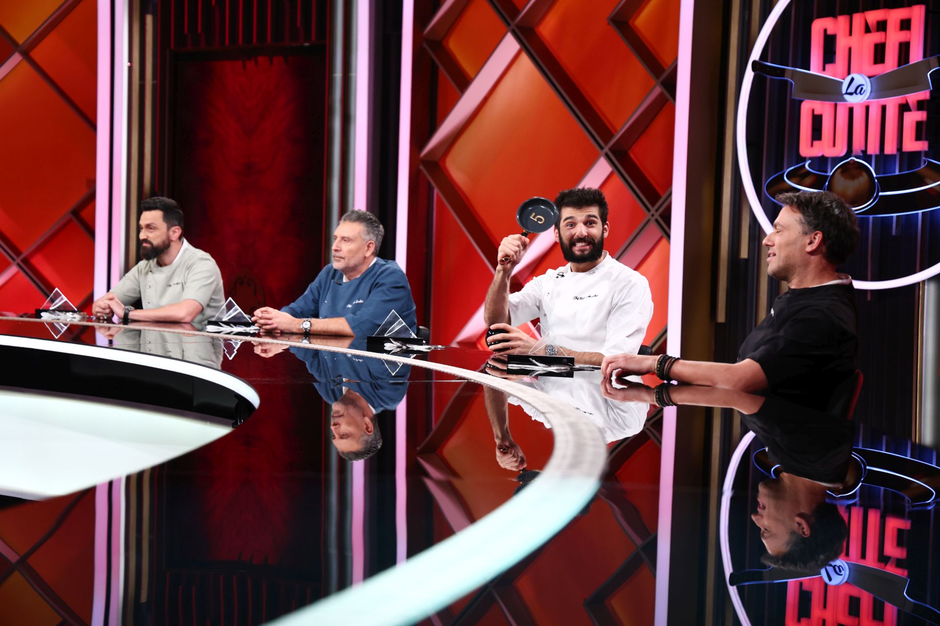 „Chefi la cuțite”, 8 aprilie 2025. Richard Abou Zaki a câștigat bomba cu mai multe amulete. Diseară, mentorul lui Orlando Zaharia gătește pentru jurați