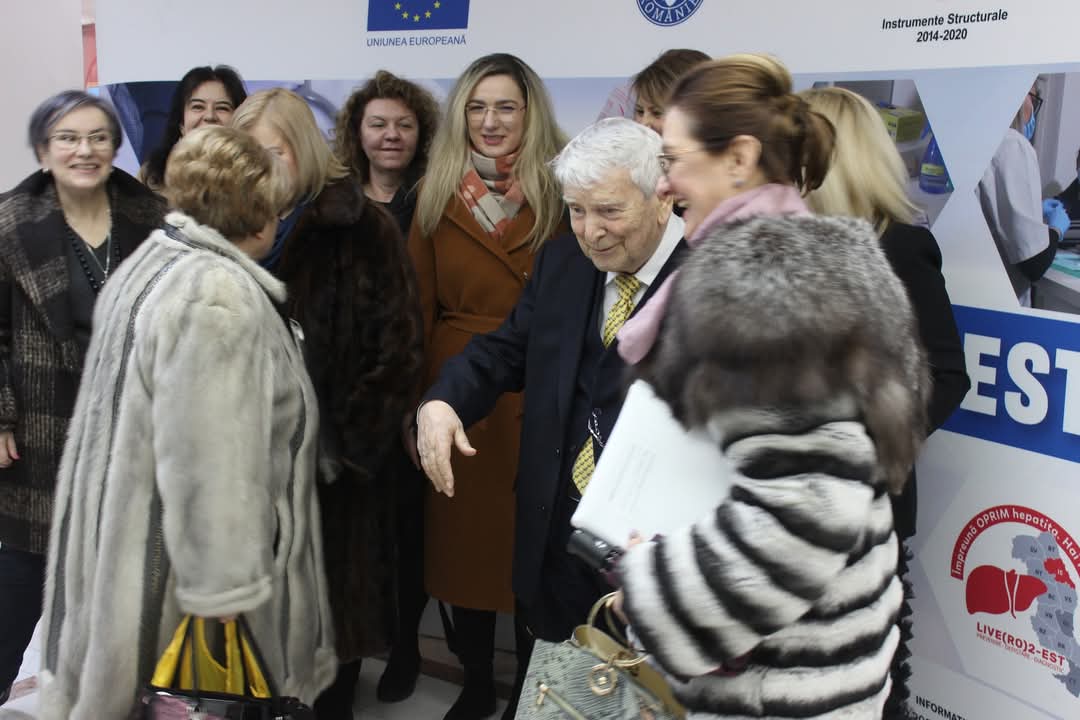 Contabila-șefă de la Spitalul „Sf. Spiridon” Iași a câștigat mai mult decât colegii medici într-un proiect european contra hepatitei. Din 7,8 milioane de euro, peste 2,4 milioane de euro au mers pe salarii